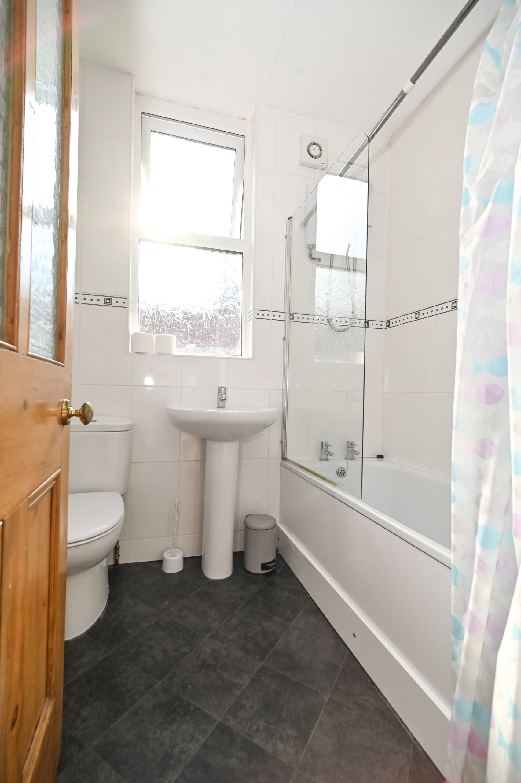 5 bedroomed student house to rent Winston Gardens, Headingley Happy
